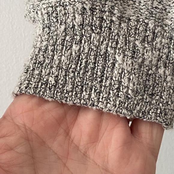 Roots Snowy Fox split back crew neck sweater size medium EUC - Picture 3 of 7